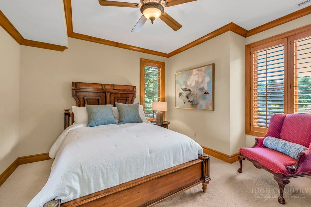 Image number 11 for the current listing