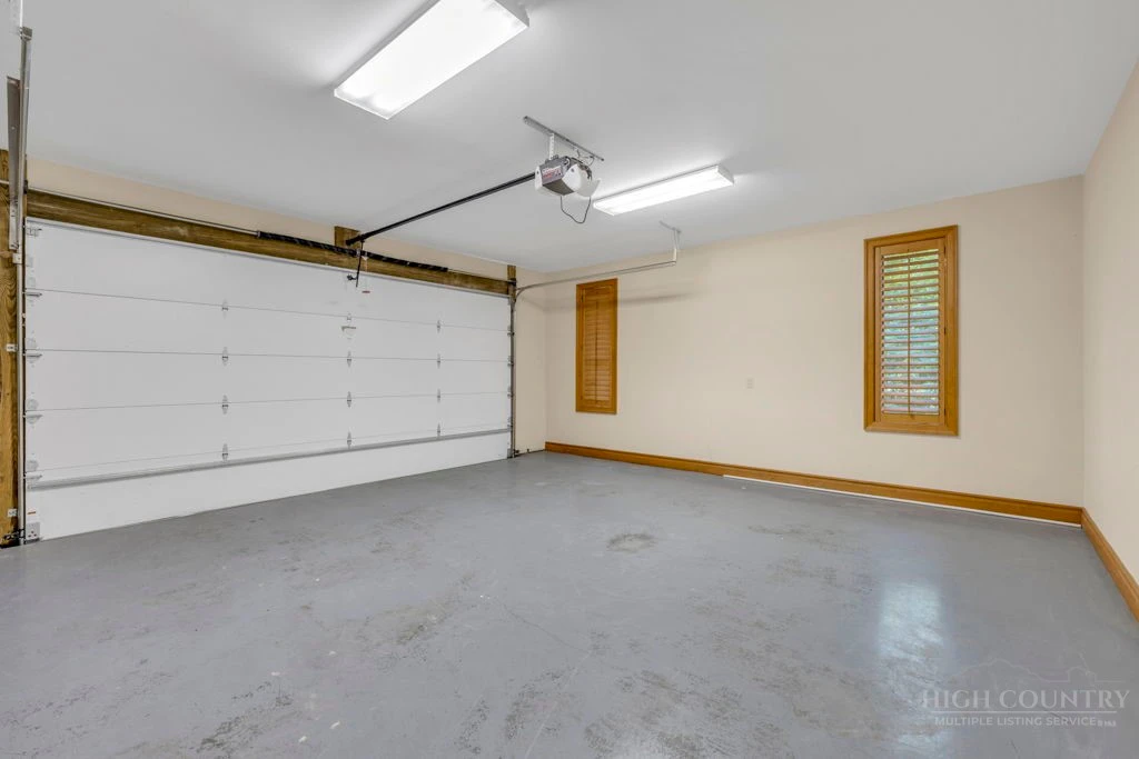 Image number 14 for the current listing
