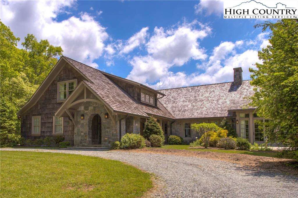 Image number 1 for the current listing