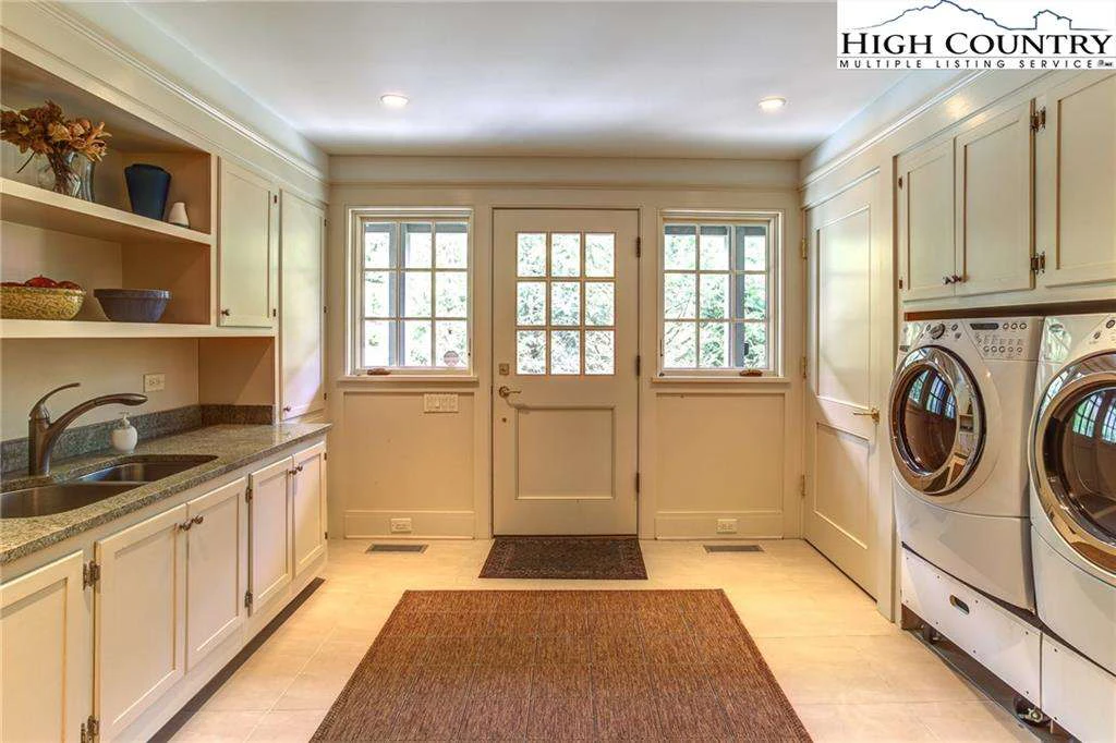 Image number 3 for the current listing