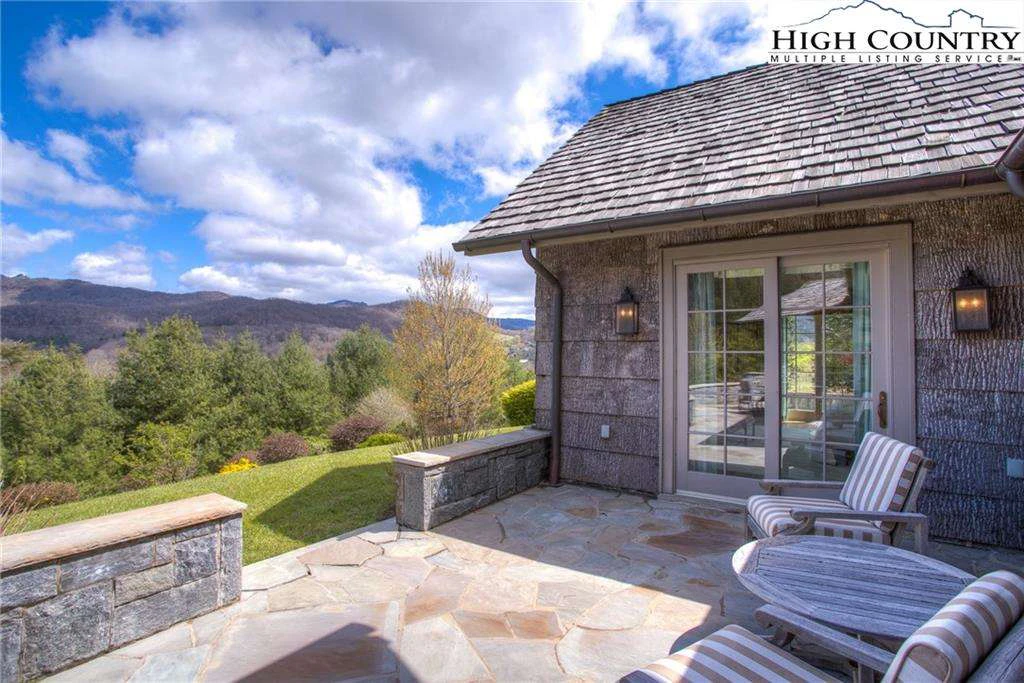 Image number 13 for the current listing