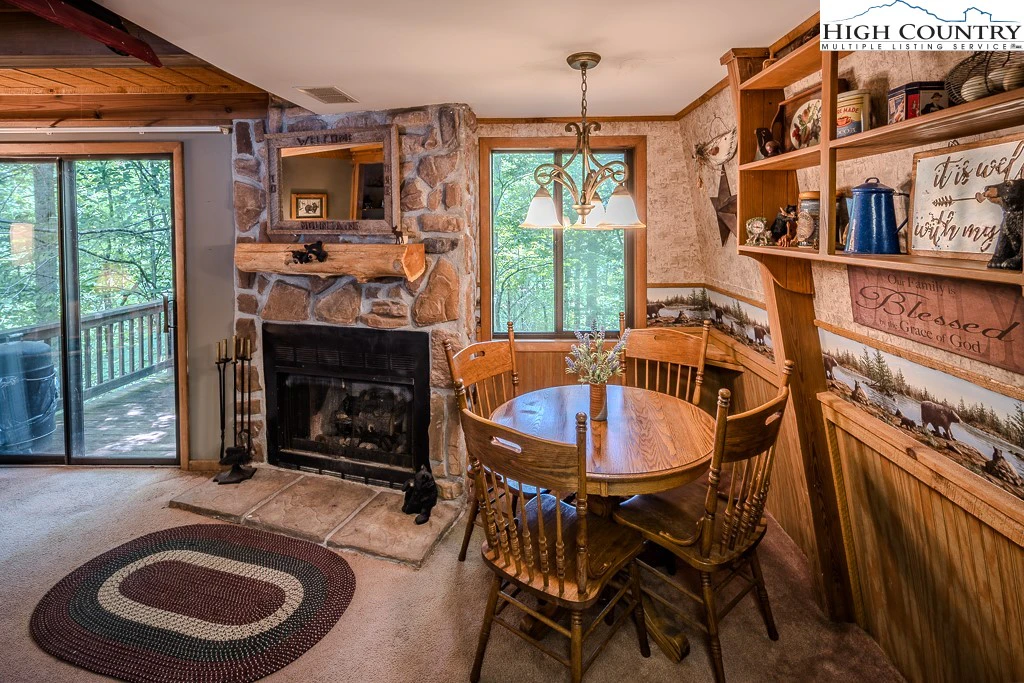 Image number 14 for the current listing