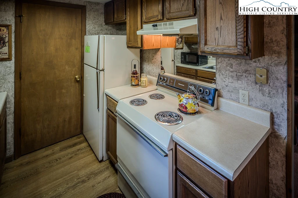 Image number 2 for the current listing