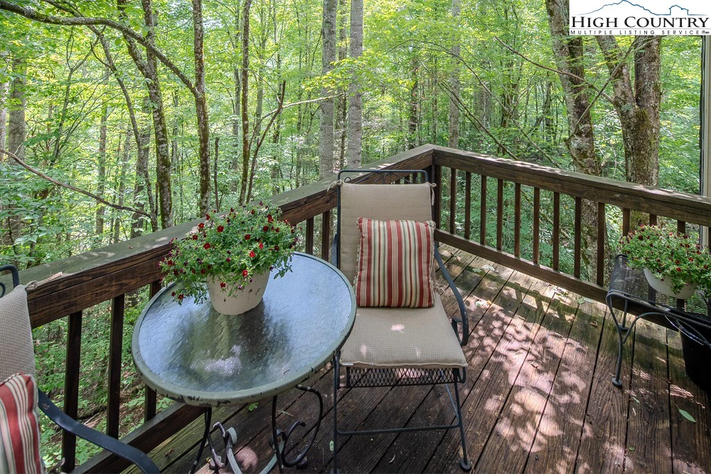 Image number 9 for the current listing