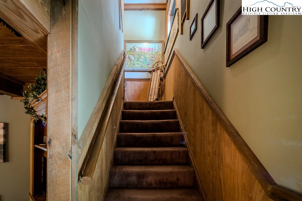 Image number 8 for the current listing