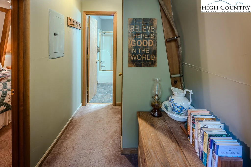Image number 4 for the current listing