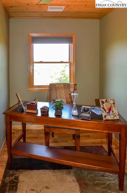 Image number 4 for the current listing
