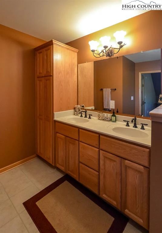 Image number 7 for the current listing
