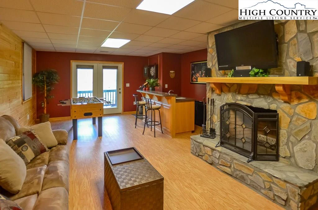Image number 9 for the current listing