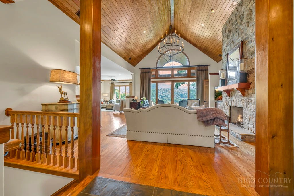 Image number 7 for the current listing