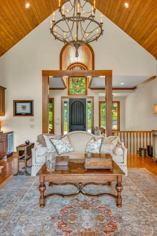 Image number 9 for the current listing