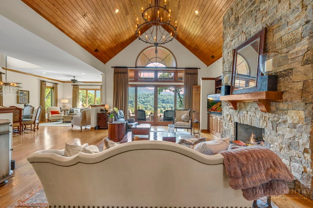 Image number 11 for the current listing