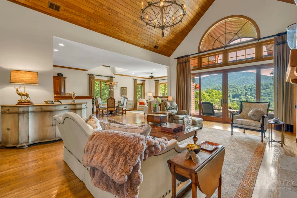 Image number 12 for the current listing