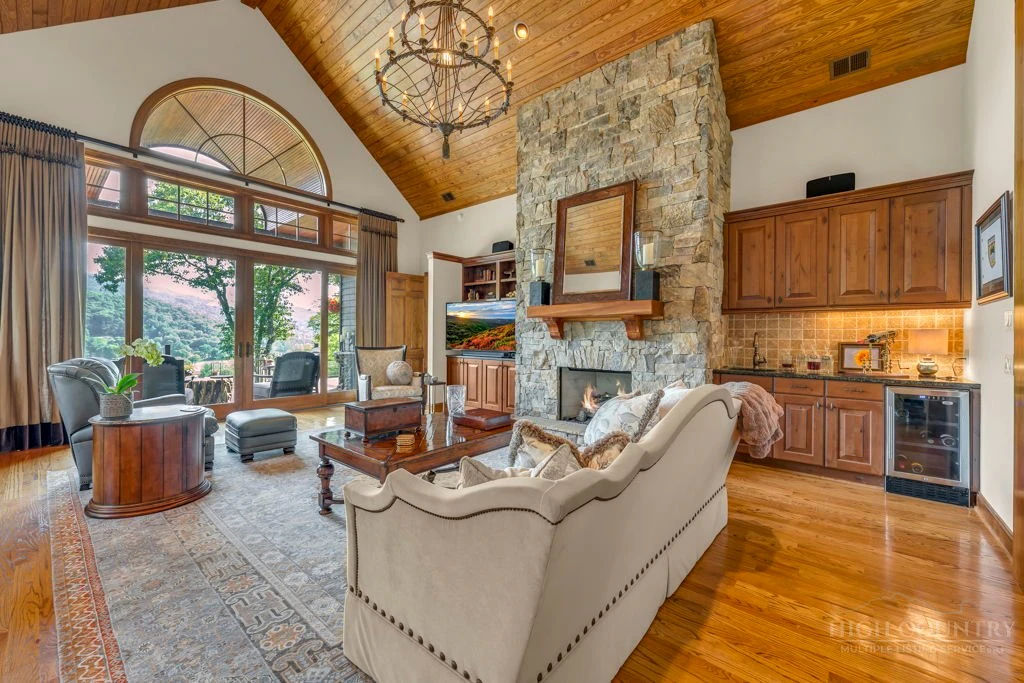 Image number 13 for the current listing