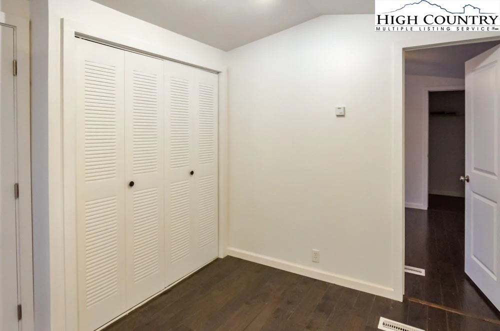 Image number 7 for the current listing