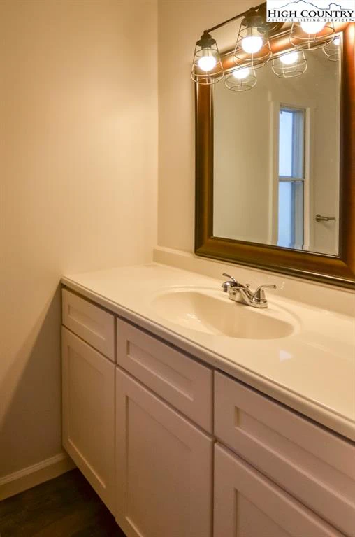 Image number 10 for the current listing