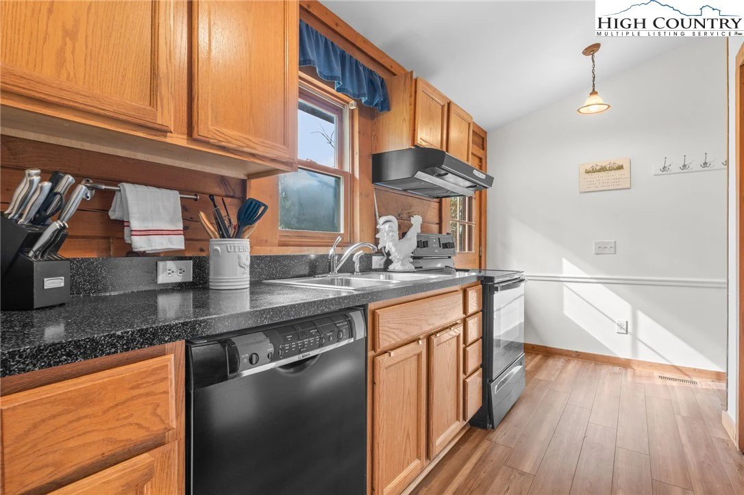 Image number 21 for the current listing