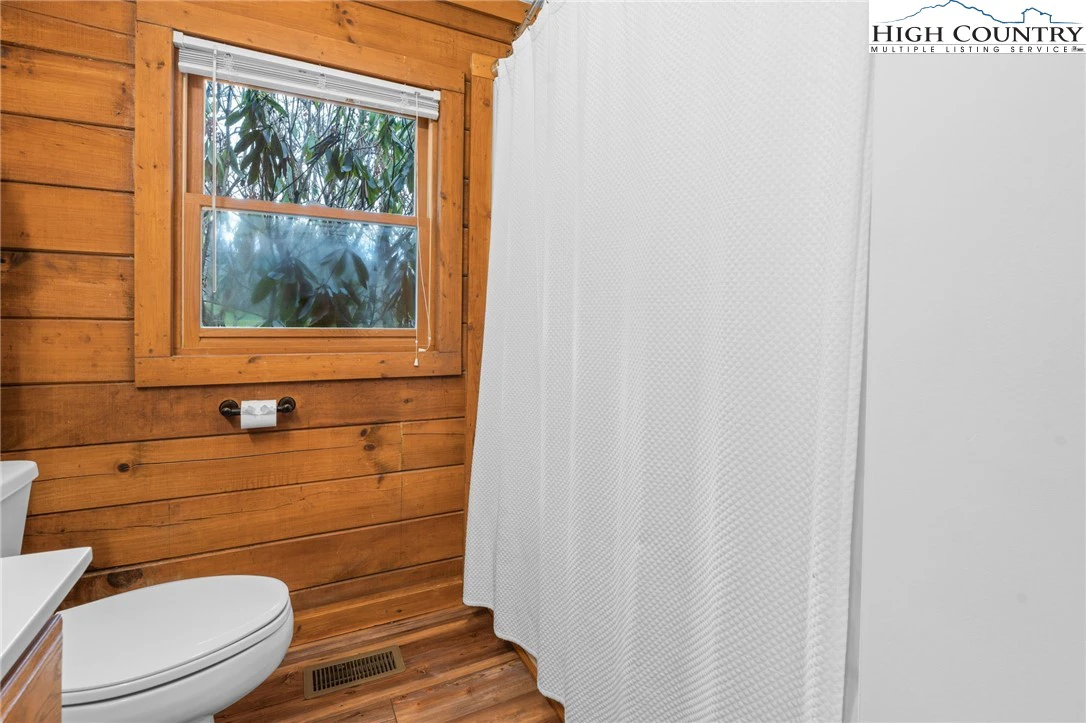 Image number 2 for the current listing
