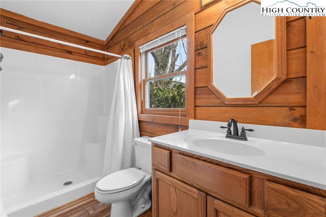 Image number 14 for the current listing