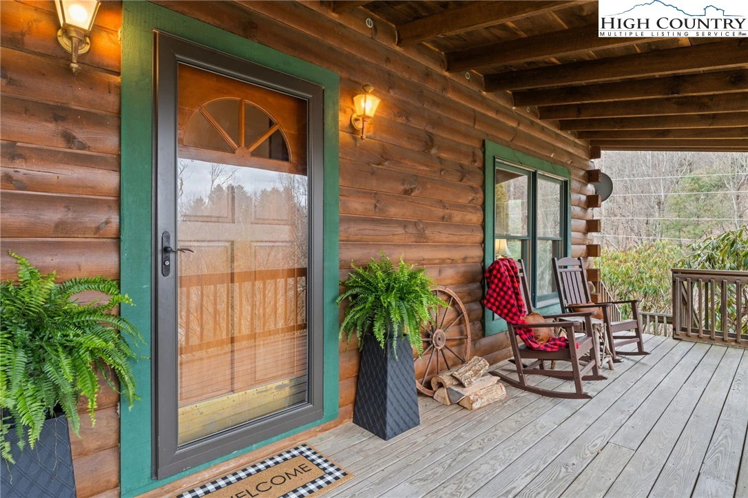 Image number 1 for the current listing