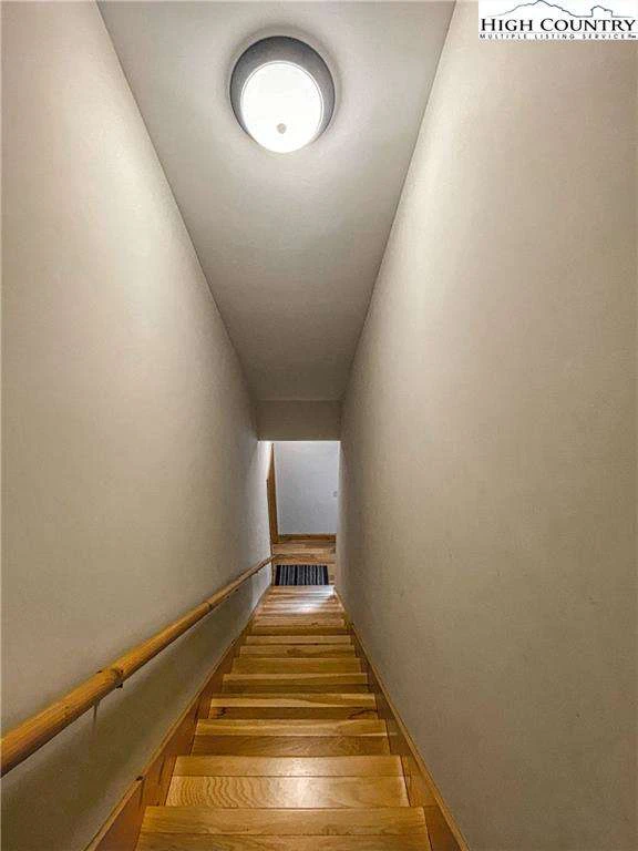 Image number 5 for the current listing