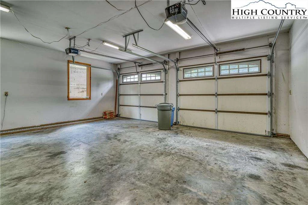 Image number 18 for the current listing
