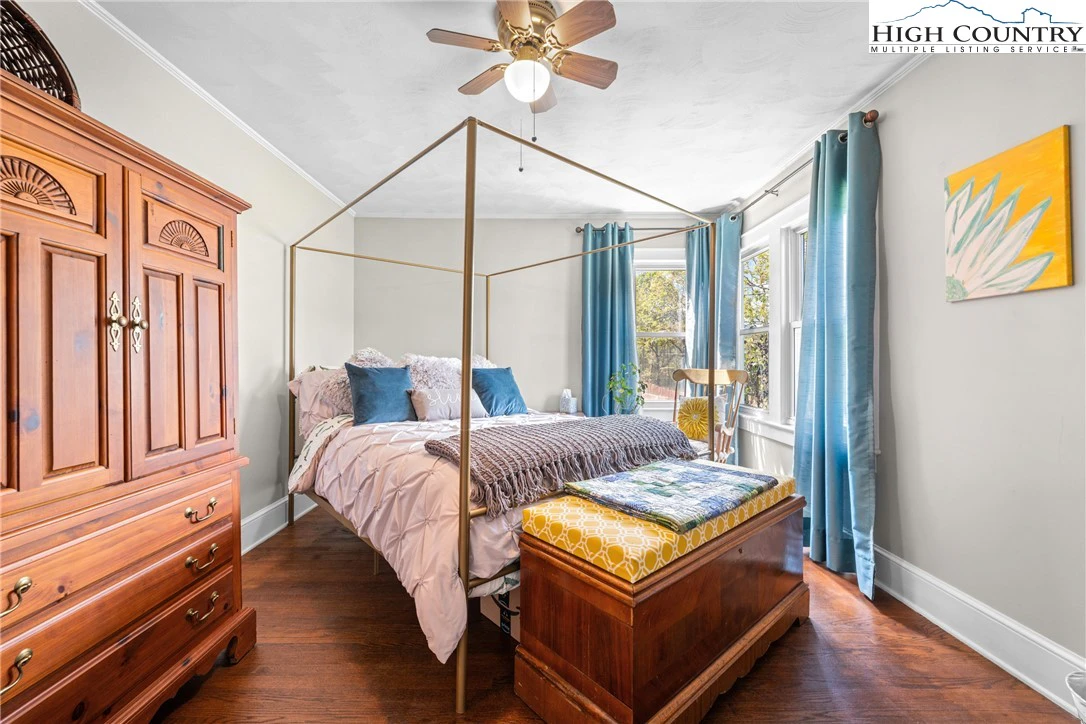 Image number 3 for the current listing