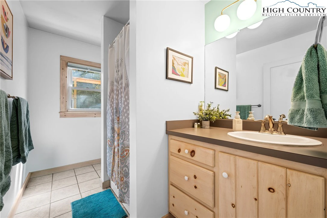 Image number 5 for the current listing