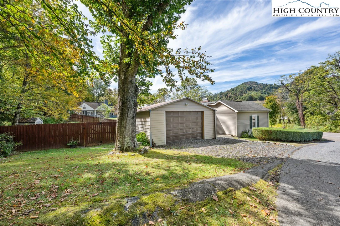 Image number 11 for the current listing
