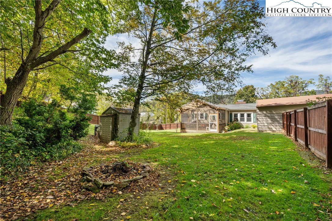 Image number 17 for the current listing