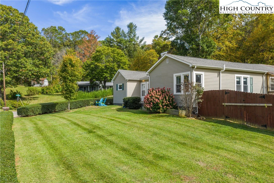Image number 1 for the current listing