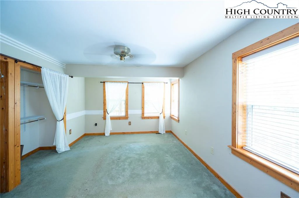 Image number 13 for the current listing