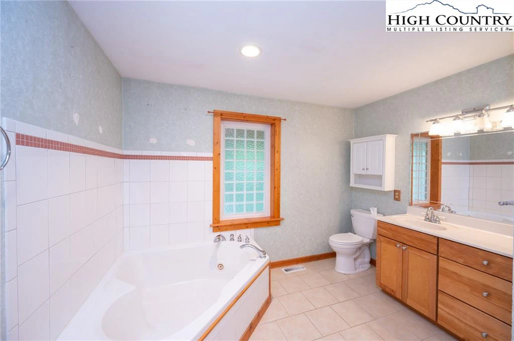 Image number 3 for the current listing