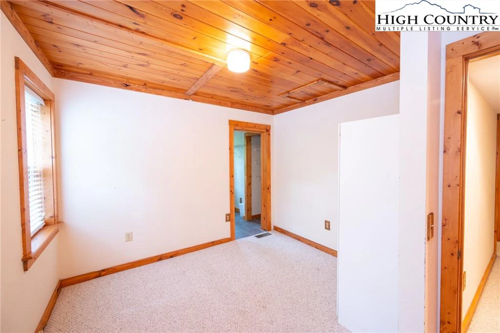 Image number 16 for the current listing
