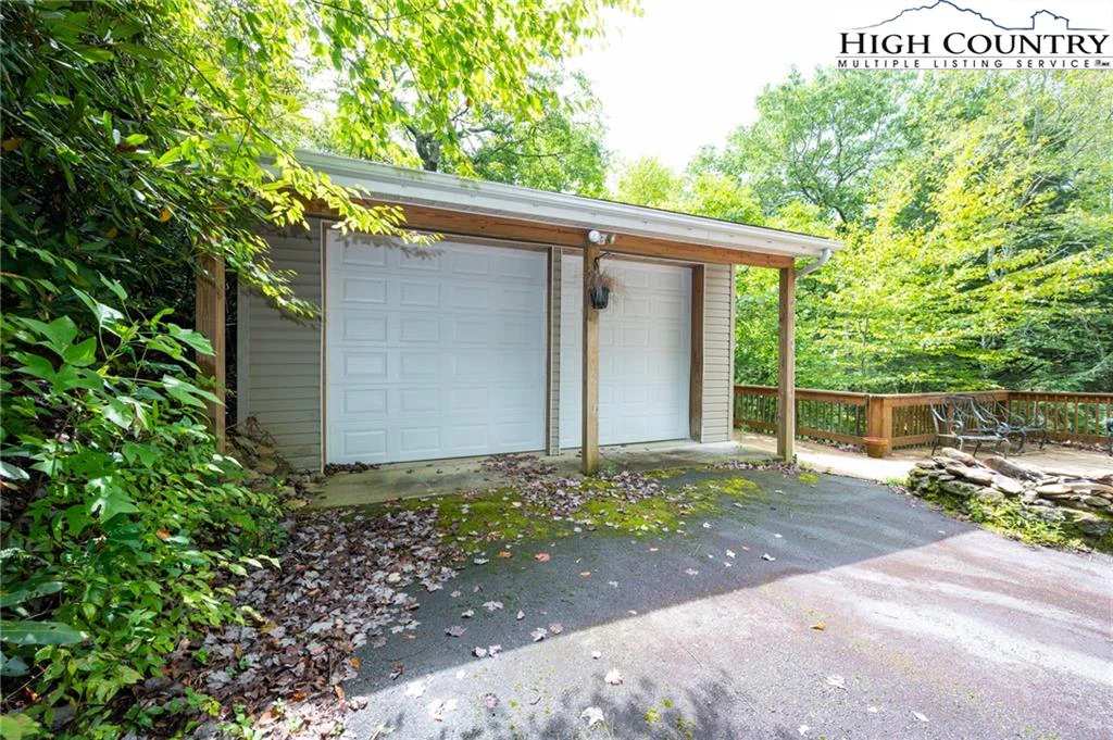Image number 21 for the current listing