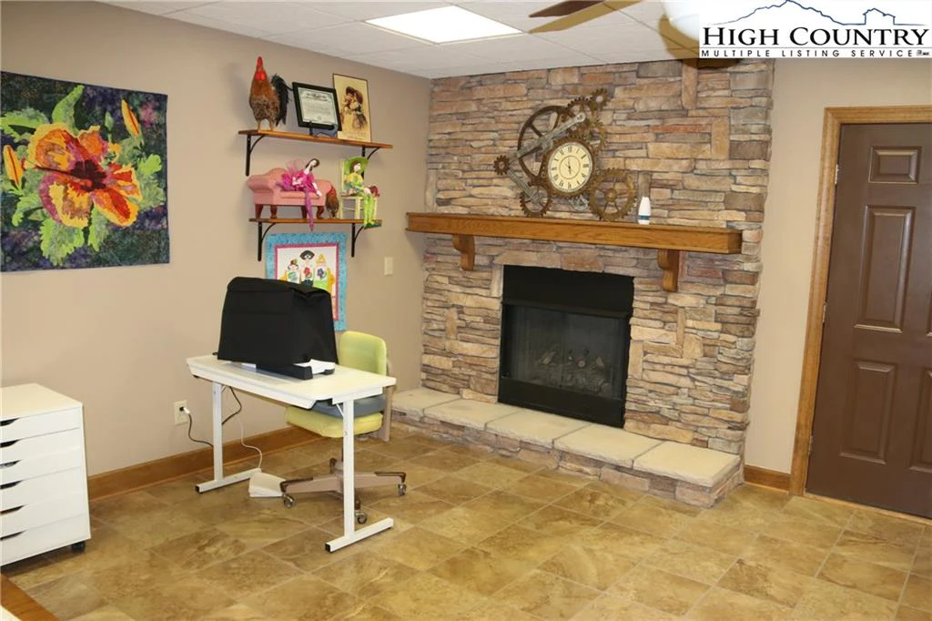 Image number 2 for the current listing