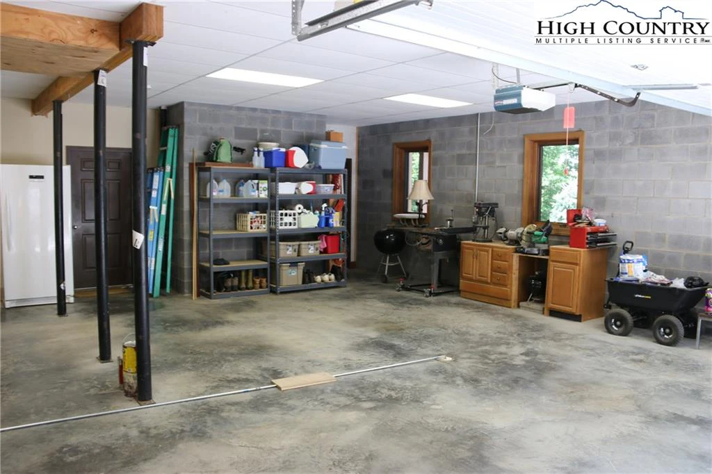 Image number 18 for the current listing