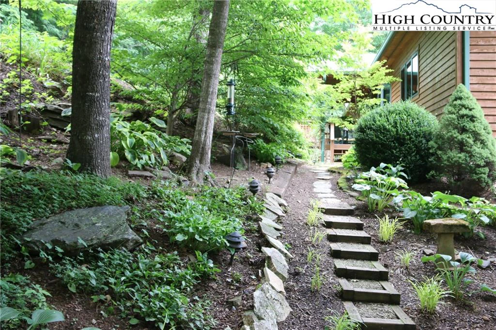 Image number 21 for the current listing