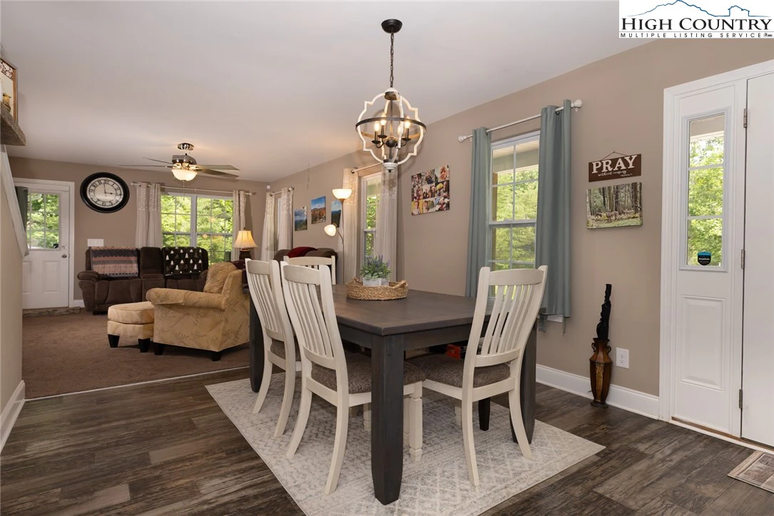 Image number 3 for the current listing