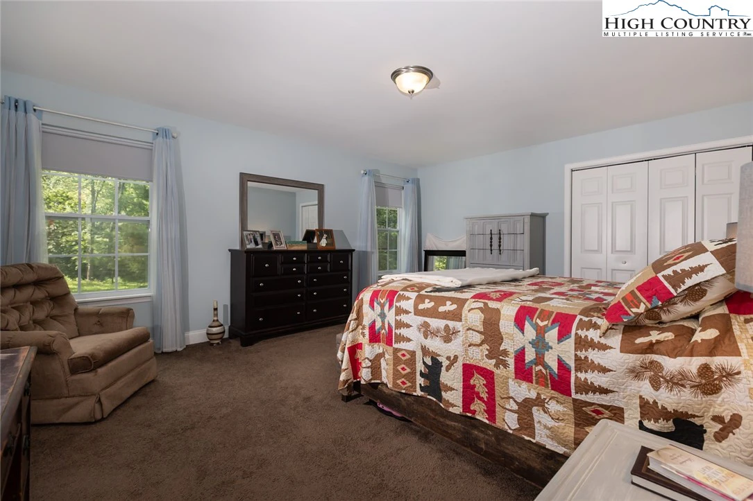 Image number 11 for the current listing