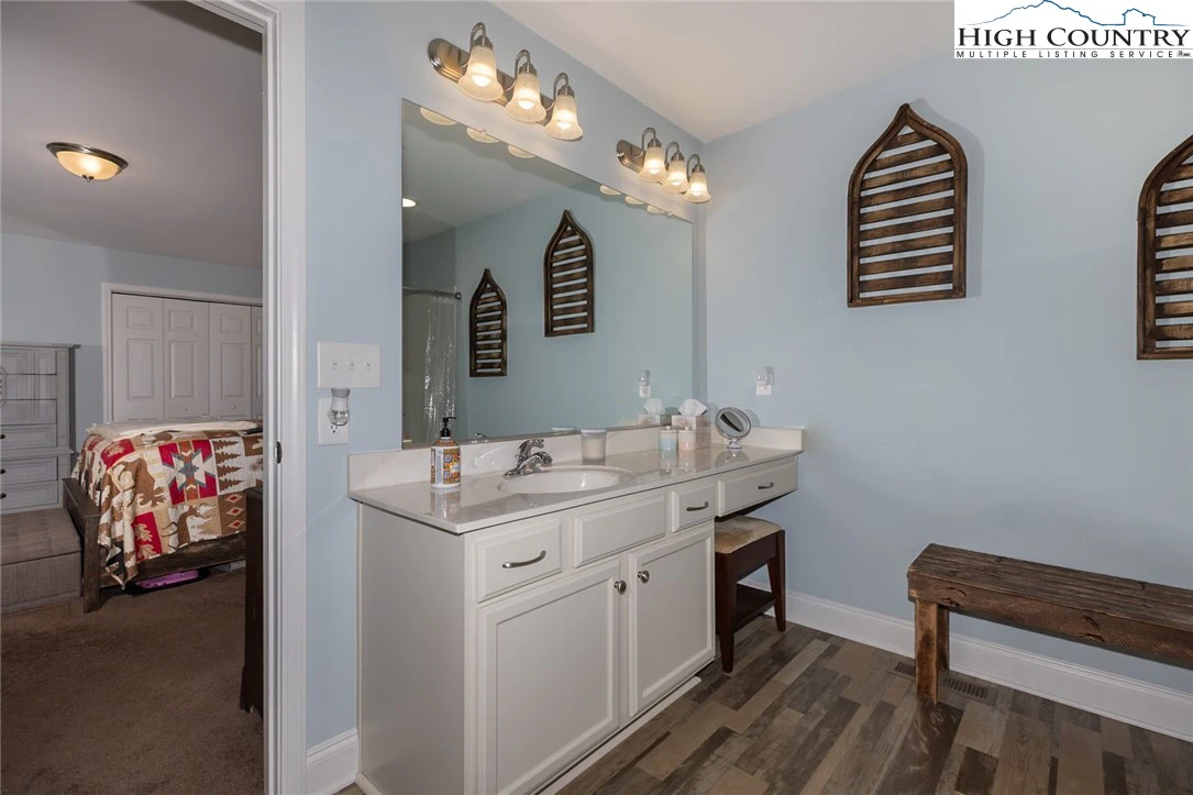 Image number 2 for the current listing