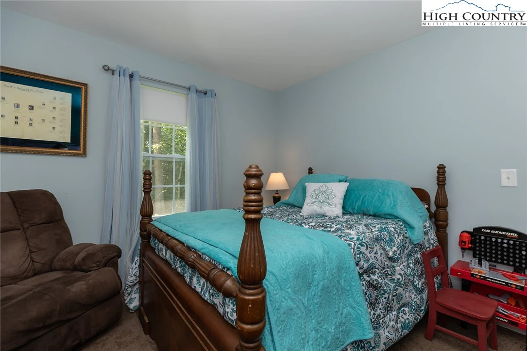 Image number 19 for the current listing