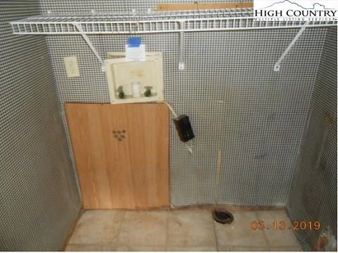 Image number 11 for the current listing