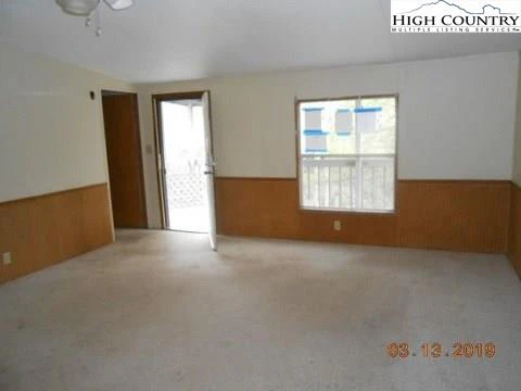 Image number 5 for the current listing