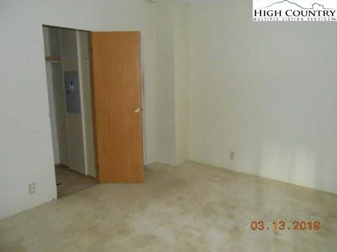 Image number 6 for the current listing
