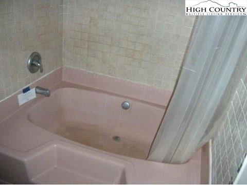 Image number 8 for the current listing