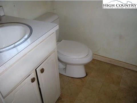 Image number 9 for the current listing