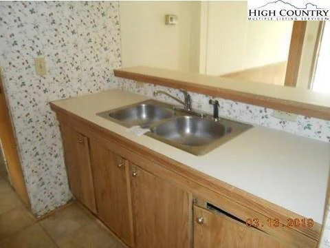 Image number 10 for the current listing