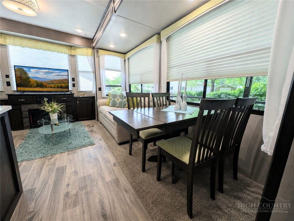 Image number 12 for the current listing