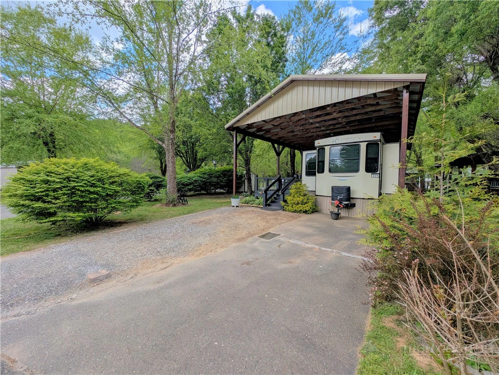 Image number 31 for the current listing